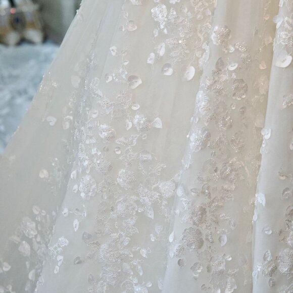 SOLD Beautiful Martina Liana Wedding Dress - Style #1517 (Ivory) - Picture 9 of 12